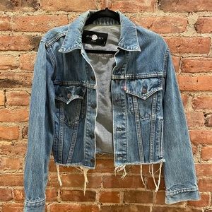 Vintage cropped levi’s jean jacket